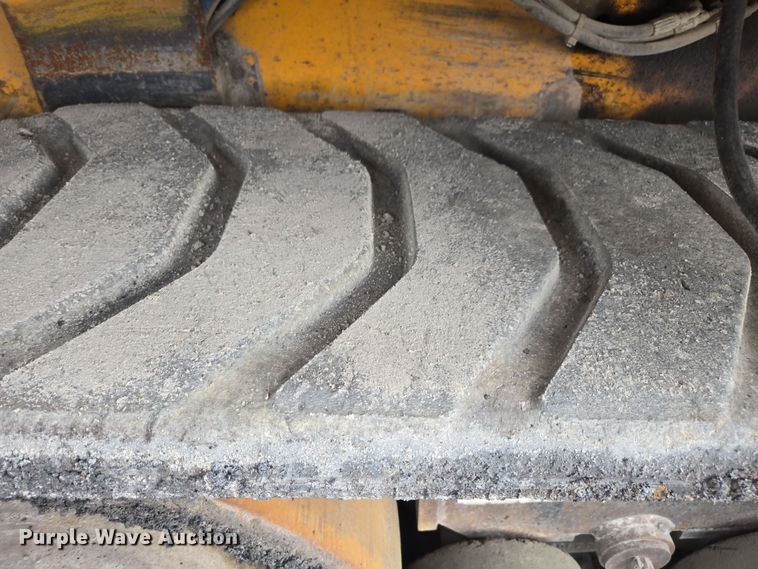 image for item DW1876 2000 Blaw-Knox PF-5510 paver