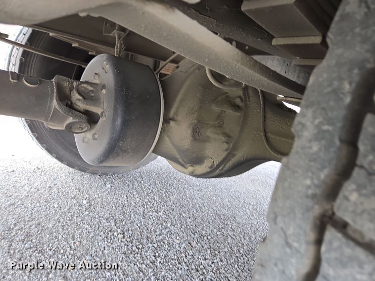 image for item DW1879 2005 International 4300 flatbed truck