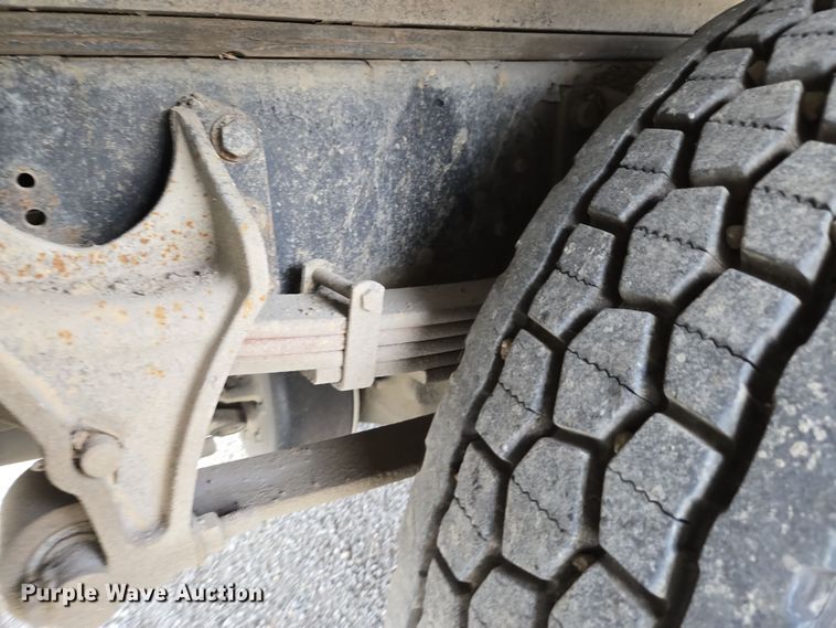 image for item DW1879 2005 International 4300 flatbed truck