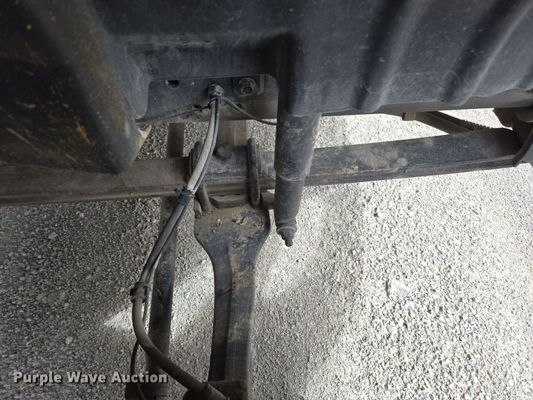 image for item DW1879 2005 International 4300 flatbed truck