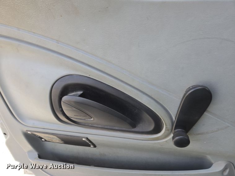 image for item DW1879 2005 International 4300 flatbed truck