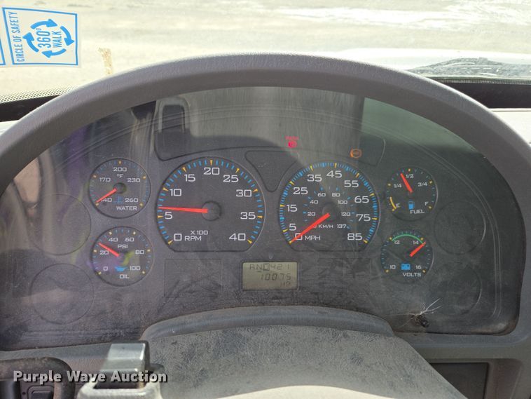 image for item DW1879 2005 International 4300 flatbed truck