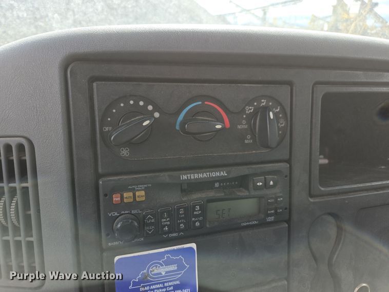 image for item DW1879 2005 International 4300 flatbed truck