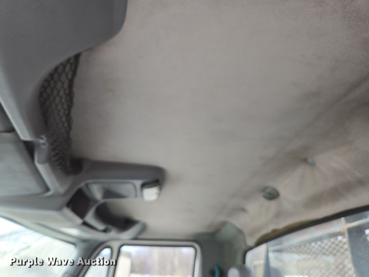 image for item DW1879 2005 International 4300 flatbed truck