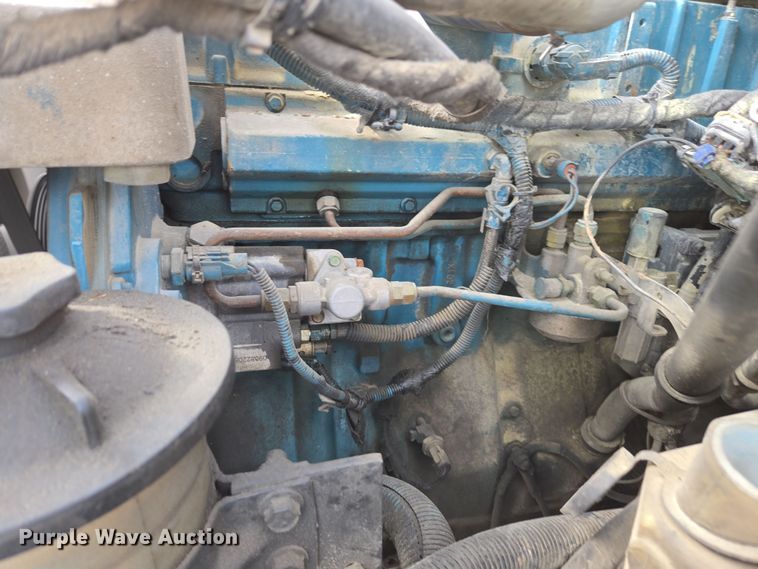 image for item DW1879 2005 International 4300 flatbed truck