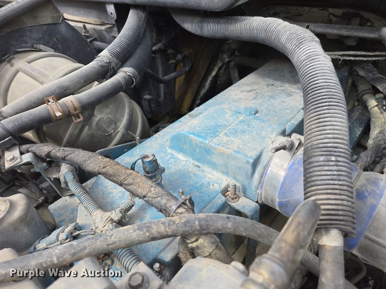 image for item DW1879 2005 International 4300 flatbed truck