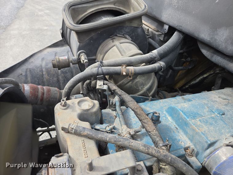 image for item DW1879 2005 International 4300 flatbed truck