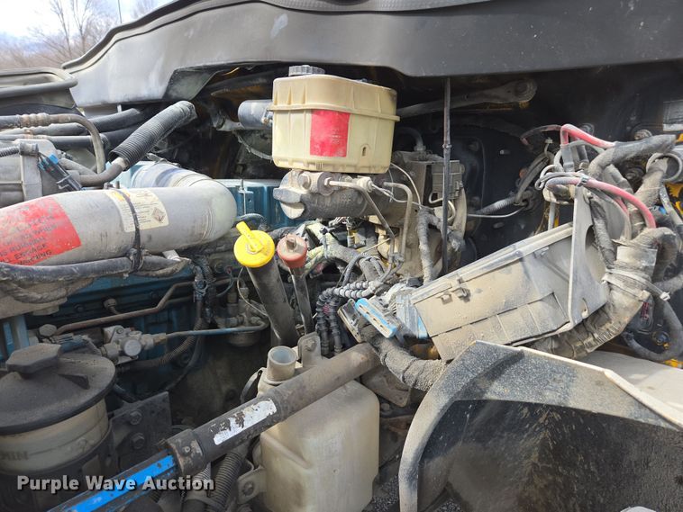 image for item DW1879 2005 International 4300 flatbed truck