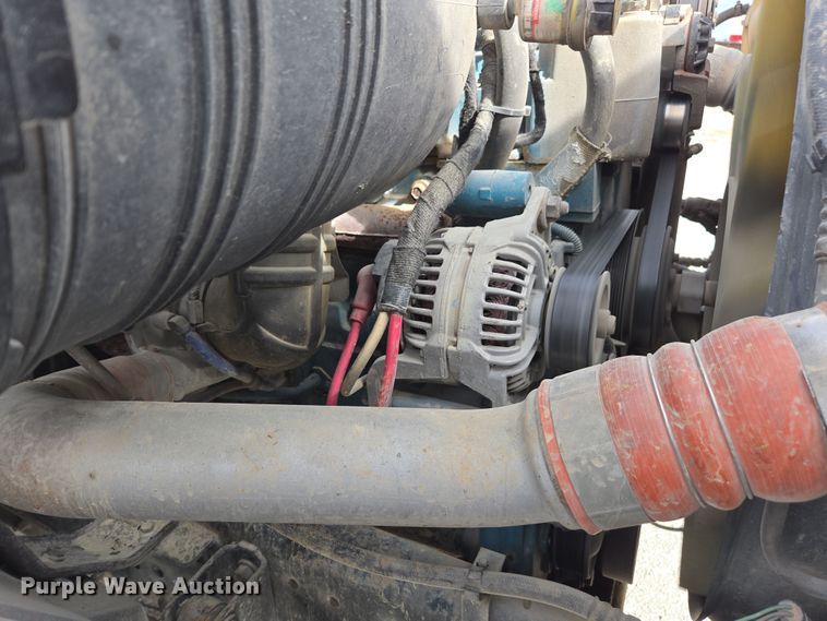 image for item DW1879 2005 International 4300 flatbed truck