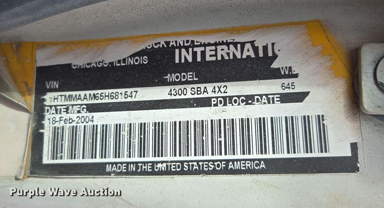 image for item DW1879 2005 International 4300 flatbed truck