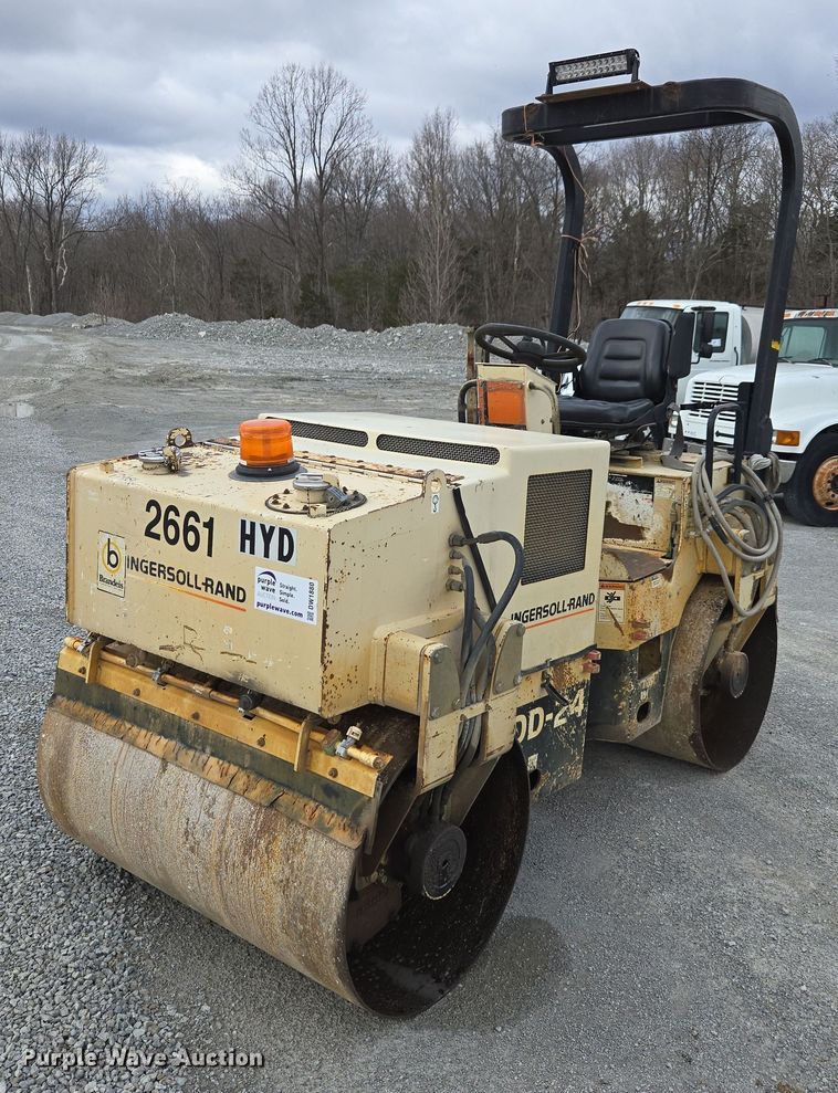 image for item DW1880 2000 Ingersoll Rand DD-24 double drum vibratory roller