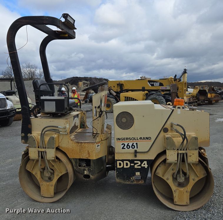 image for item DW1880 2000 Ingersoll Rand DD-24 double drum vibratory roller