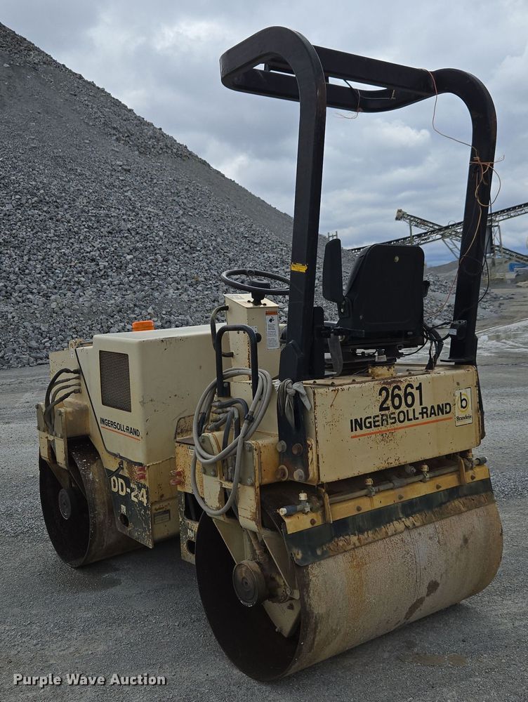 image for item DW1880 2000 Ingersoll Rand DD-24 double drum vibratory roller