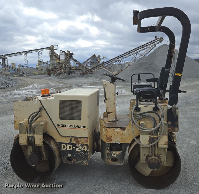 image for item DW1880 2000 Ingersoll Rand DD-24 double drum vibratory roller