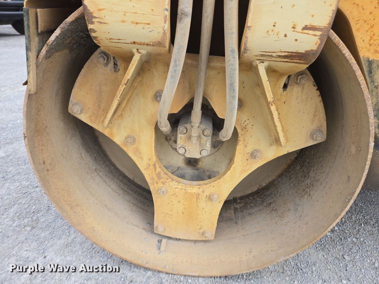 image for item DW1880 2000 Ingersoll Rand DD-24 double drum vibratory roller