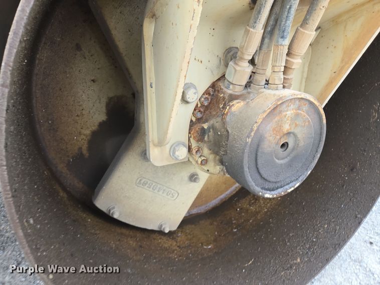 image for item DW1880 2000 Ingersoll Rand DD-24 double drum vibratory roller