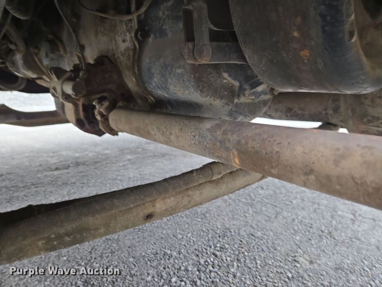 image for item DW1881 1996 International 4700 oil distributor truck