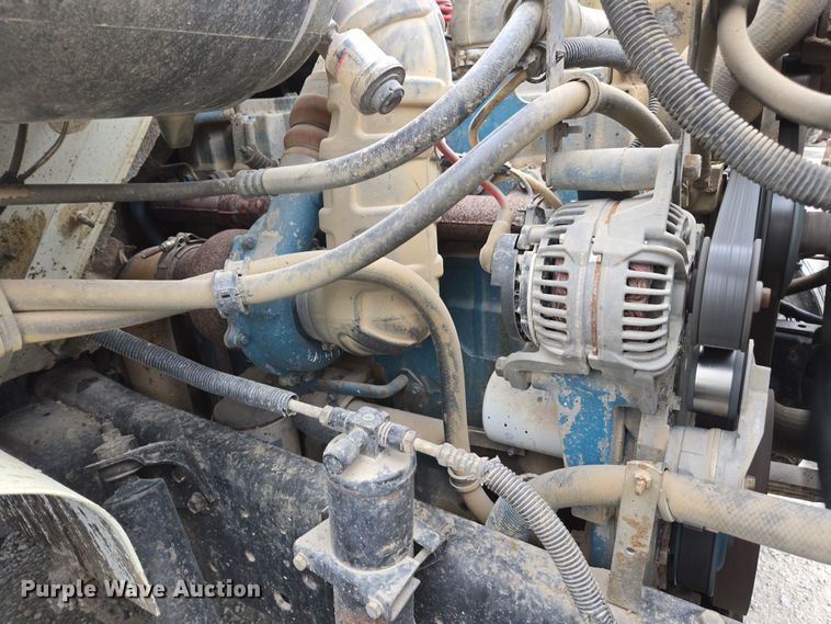 image for item DW1881 1996 International 4700 oil distributor truck