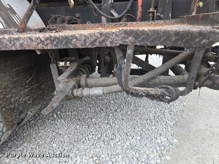 image for item DW1882 2007 International 4300 oil distributor truck