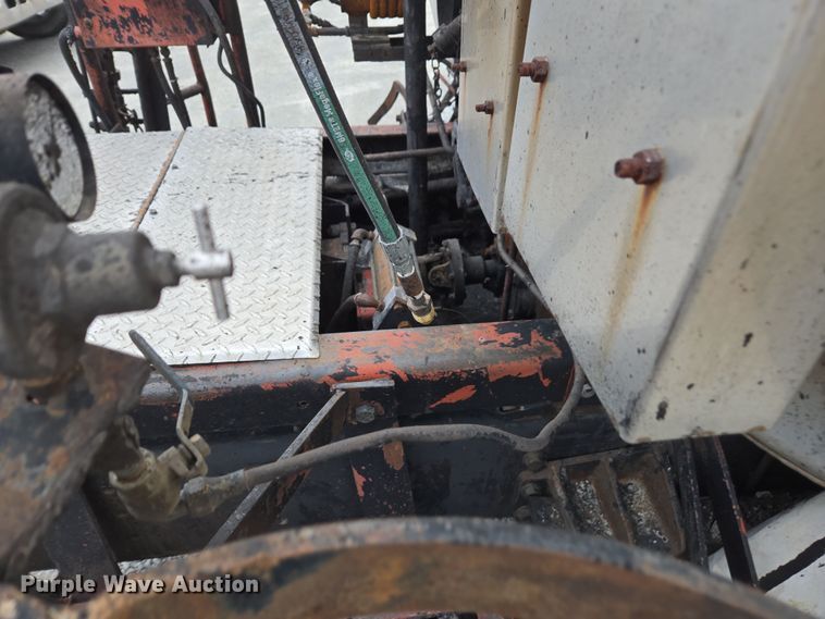 image for item DW1882 2007 International 4300 oil distributor truck