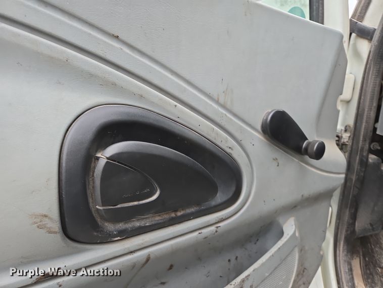 image for item DW1882 2007 International 4300 oil distributor truck