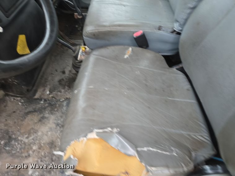 image for item DW1882 2007 International 4300 oil distributor truck