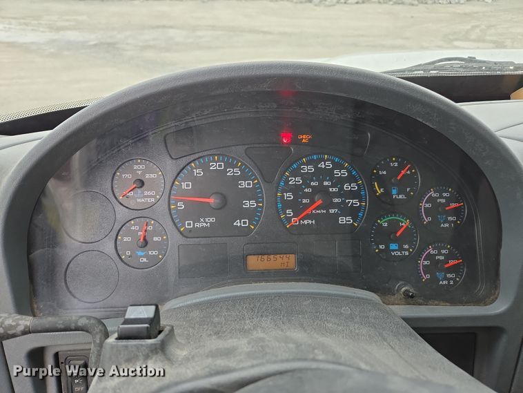 image for item DW1882 2007 International 4300 oil distributor truck