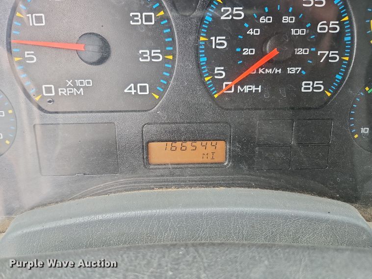 image for item DW1882 2007 International 4300 oil distributor truck