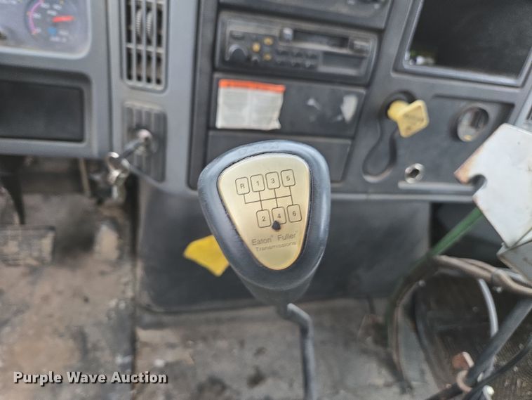 image for item DW1882 2007 International 4300 oil distributor truck