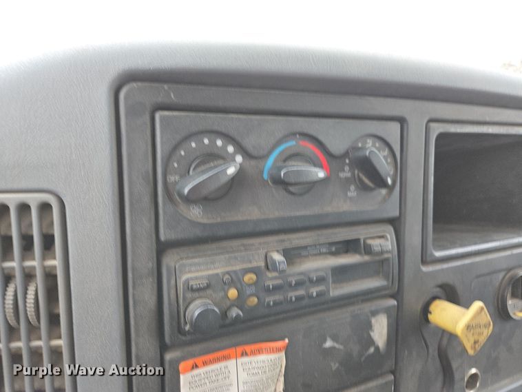 image for item DW1882 2007 International 4300 oil distributor truck