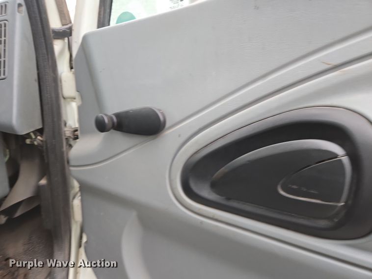 image for item DW1882 2007 International 4300 oil distributor truck