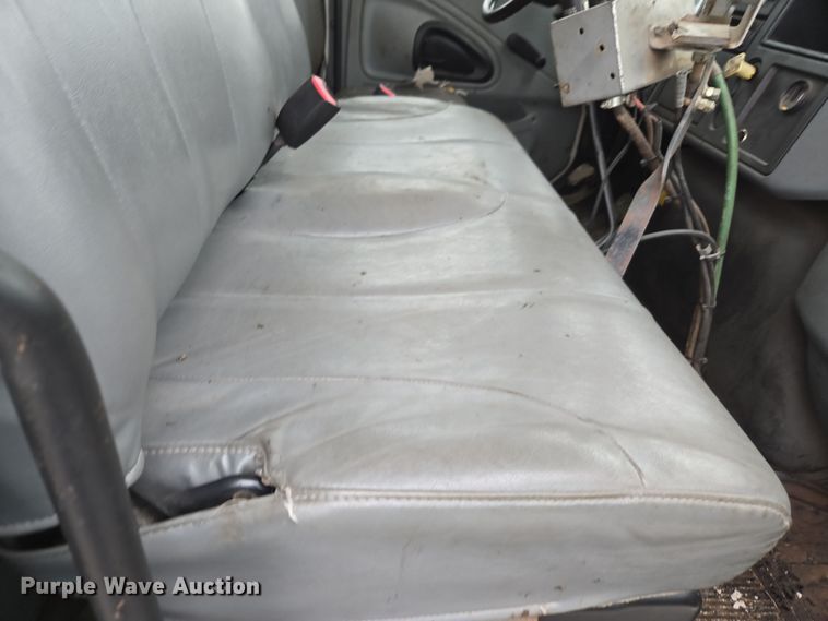 image for item DW1882 2007 International 4300 oil distributor truck