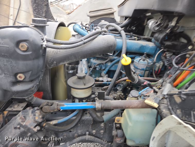 image for item DW1882 2007 International 4300 oil distributor truck