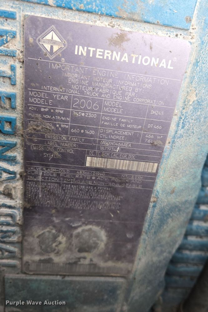 image for item DW1882 2007 International 4300 oil distributor truck