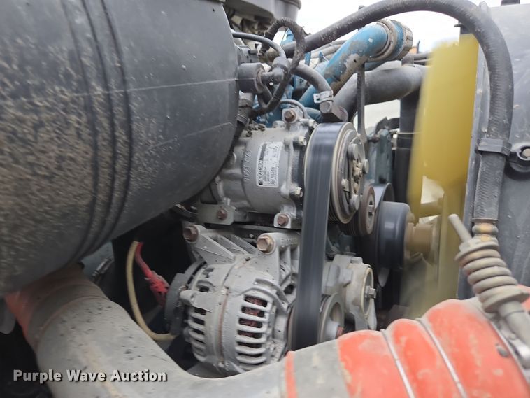 image for item DW1882 2007 International 4300 oil distributor truck