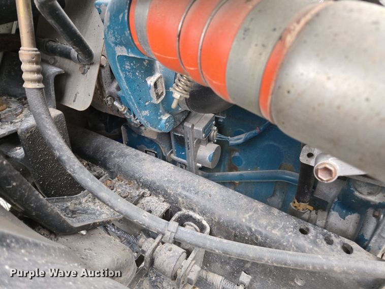 image for item DW1882 2007 International 4300 oil distributor truck