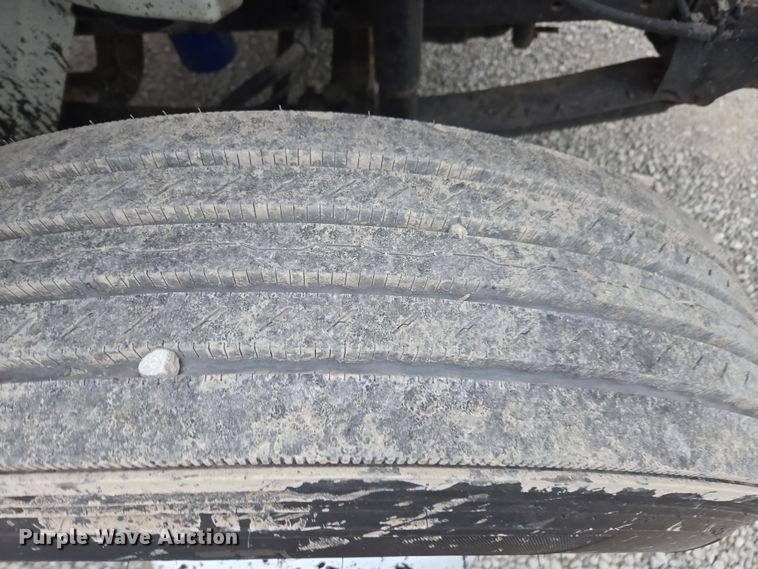 image for item DW1882 2007 International 4300 oil distributor truck