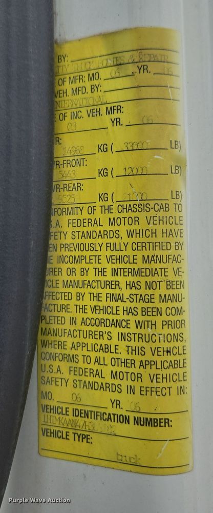 image for item DW1882 2007 International 4300 oil distributor truck