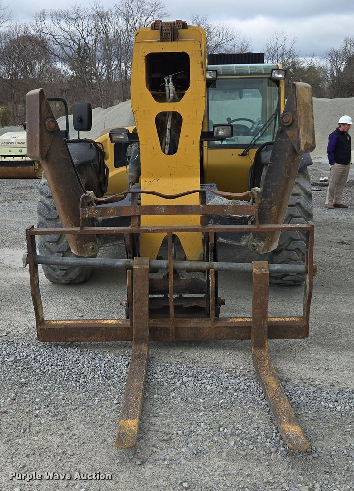 image for item DW1883 2007 Caterpillar TL1055 telehandler