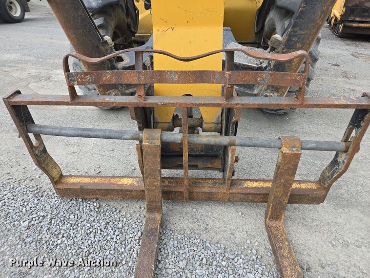 image for item DW1883 2007 Caterpillar TL1055 telehandler