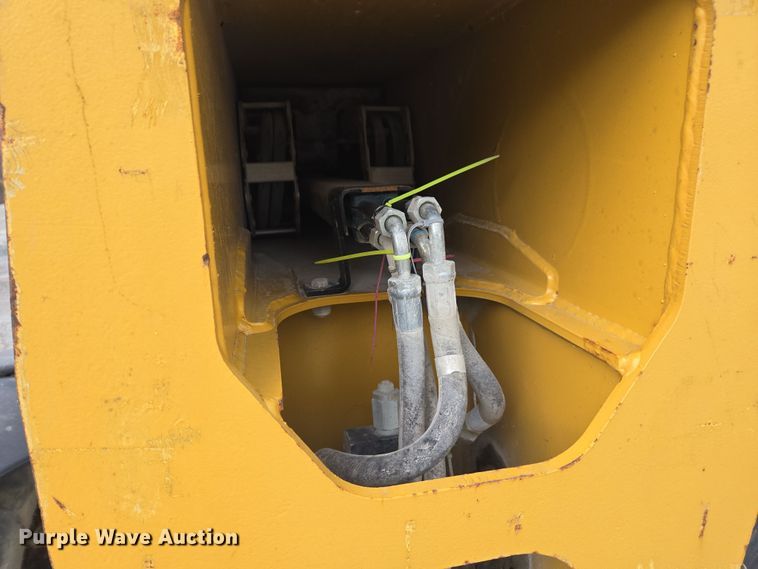 image for item DW1883 2007 Caterpillar TL1055 telehandler