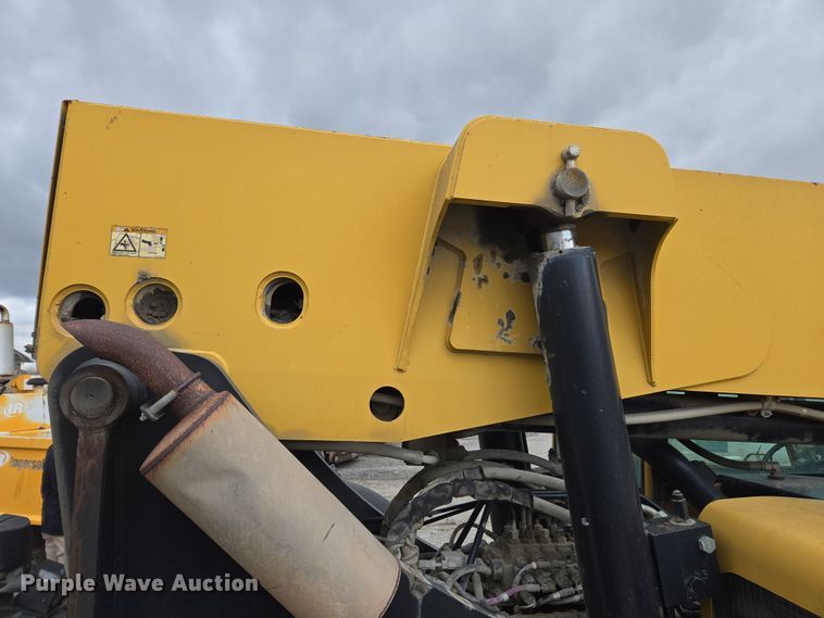 image for item DW1883 2007 Caterpillar TL1055 telehandler