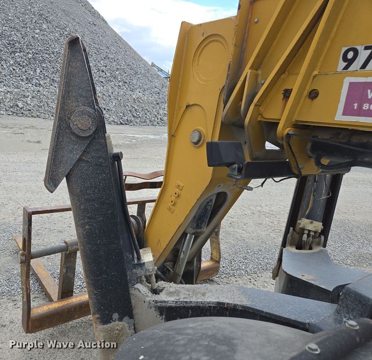 image for item DW1883 2007 Caterpillar TL1055 telehandler