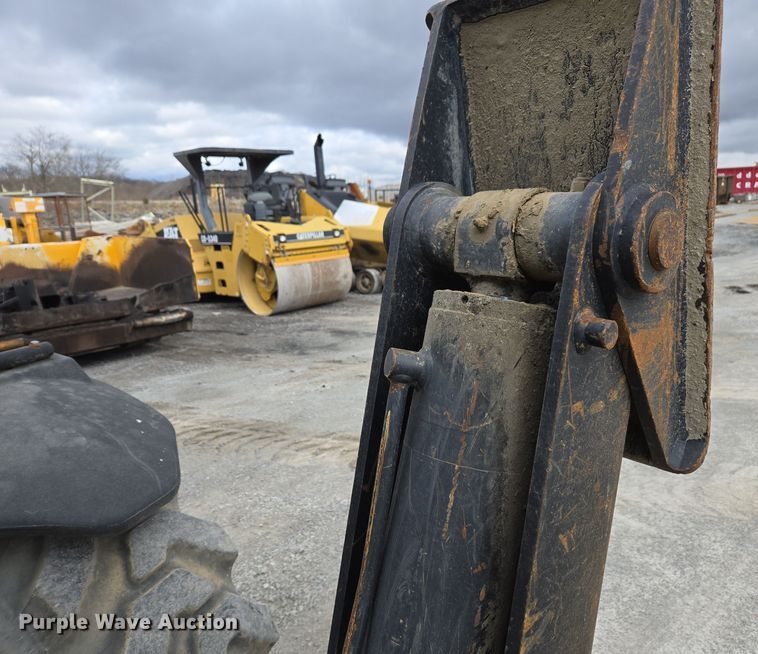 image for item DW1883 2007 Caterpillar TL1055 telehandler