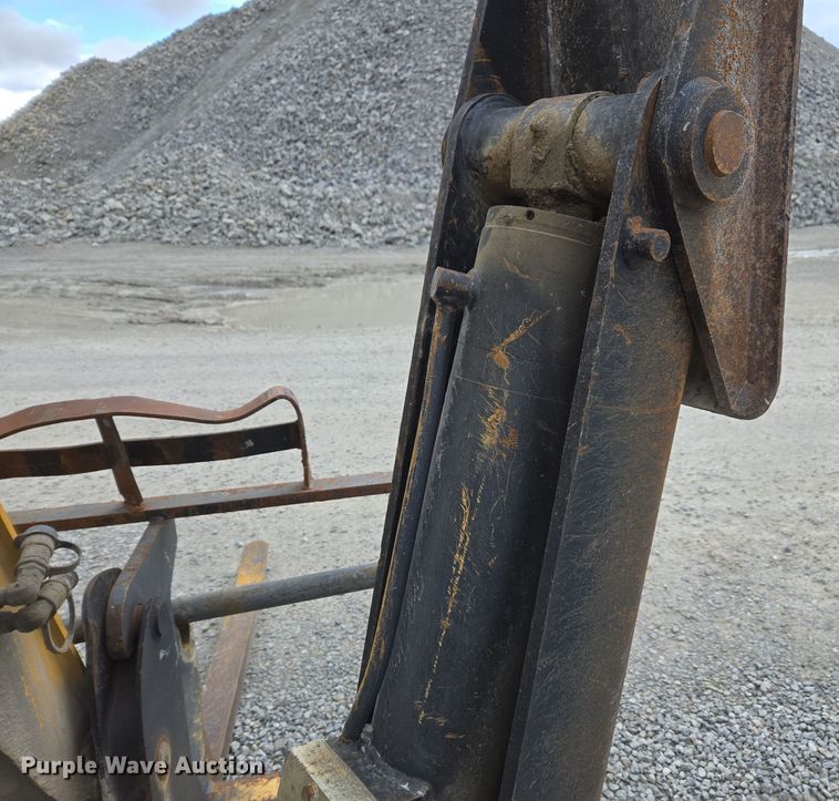 image for item DW1883 2007 Caterpillar TL1055 telehandler