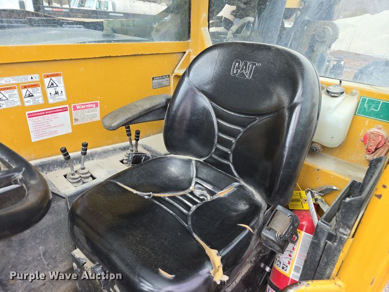 image for item DW1883 2007 Caterpillar TL1055 telehandler