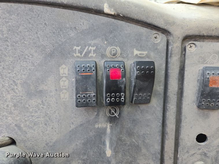 image for item DW1883 2007 Caterpillar TL1055 telehandler