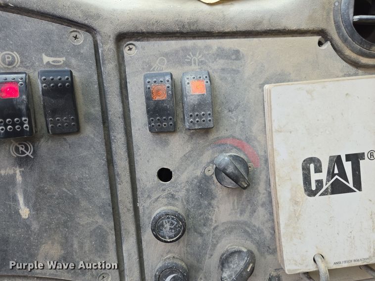 image for item DW1883 2007 Caterpillar TL1055 telehandler