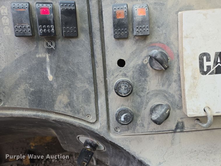 image for item DW1883 2007 Caterpillar TL1055 telehandler