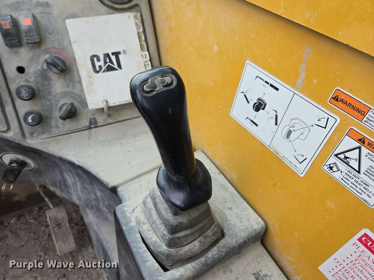 image for item DW1883 2007 Caterpillar TL1055 telehandler